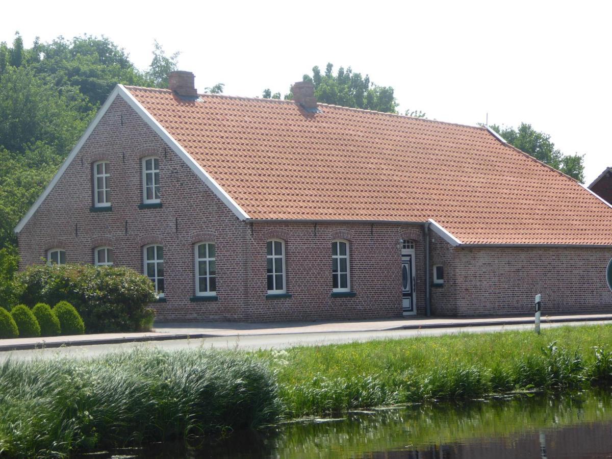 Ferienwohnung Elise Im Gulfhof Am Kanal Grossefehn Esterno foto